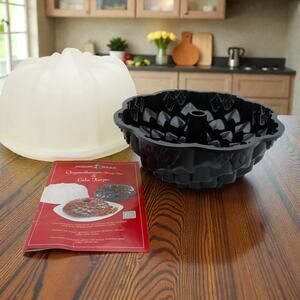 NordicWare Heavy Cast Aluminum Chrysanthemum Bundt Pan & Cake Keeper